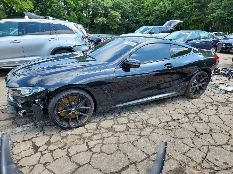 2023 BMW M8