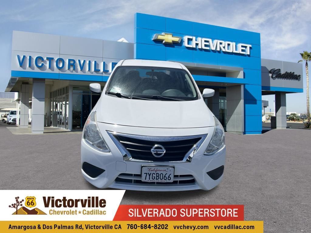 2017 NISSAN Versa