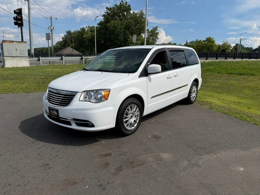 2014 CHRYSLER Town and Country