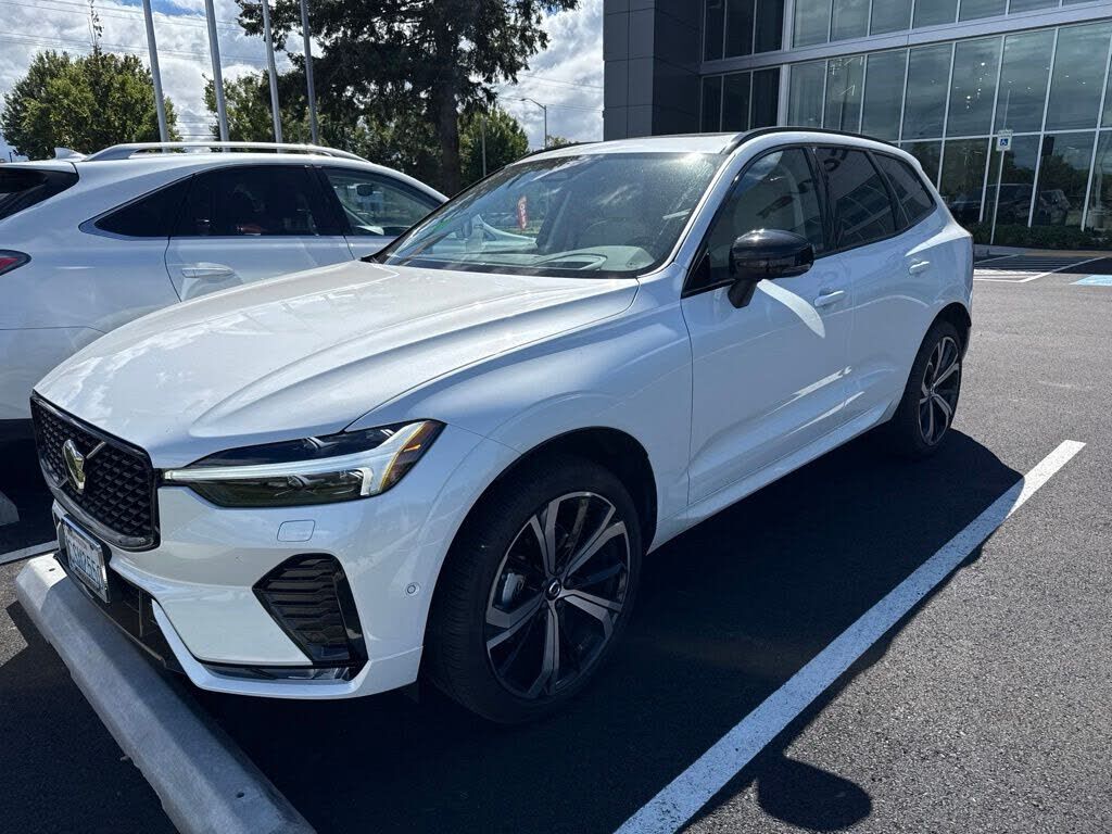 2025 VOLVO XC60