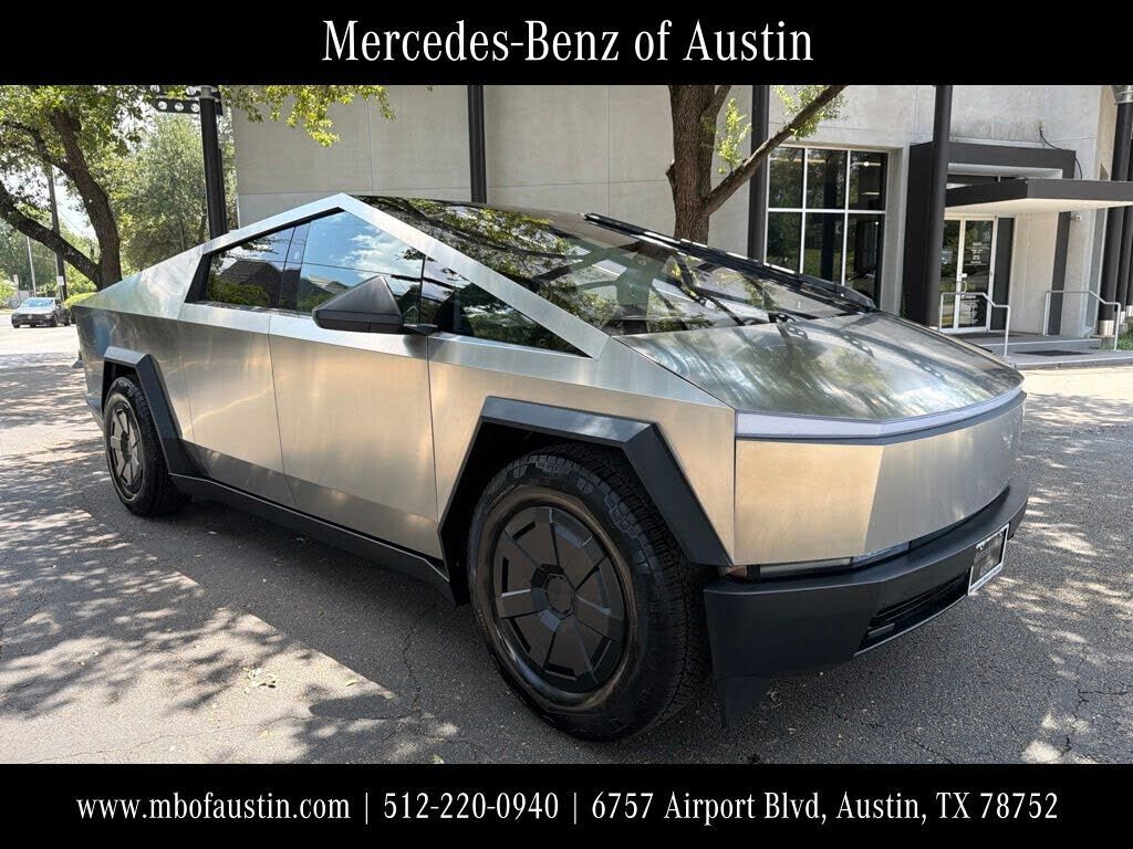 2025 TESLA Cybertruck