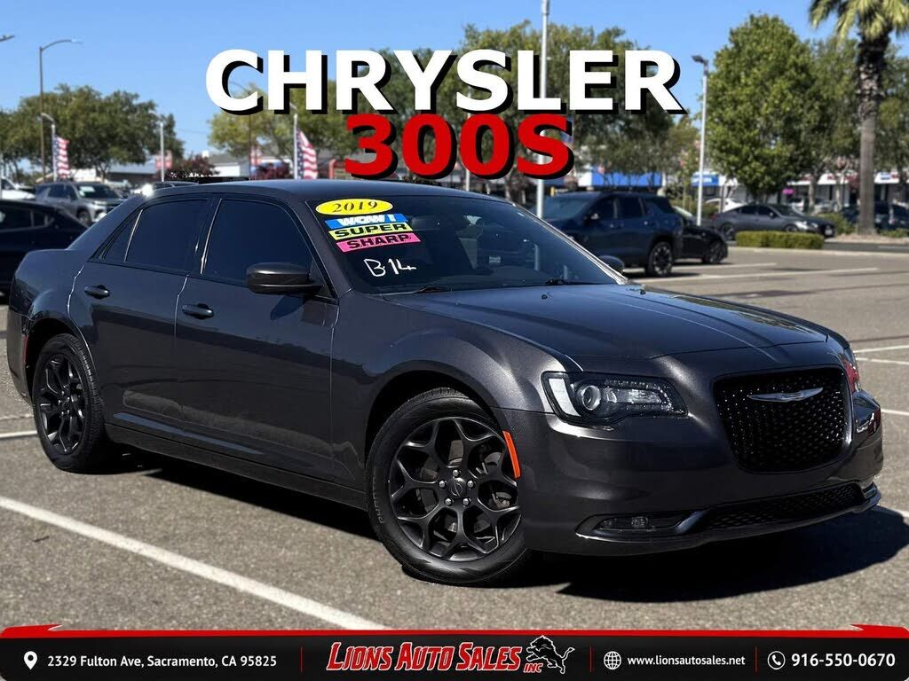 2019 CHRYSLER 300