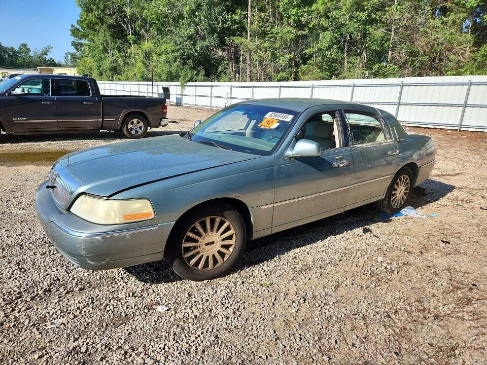 2004 LINCOLN Town Car