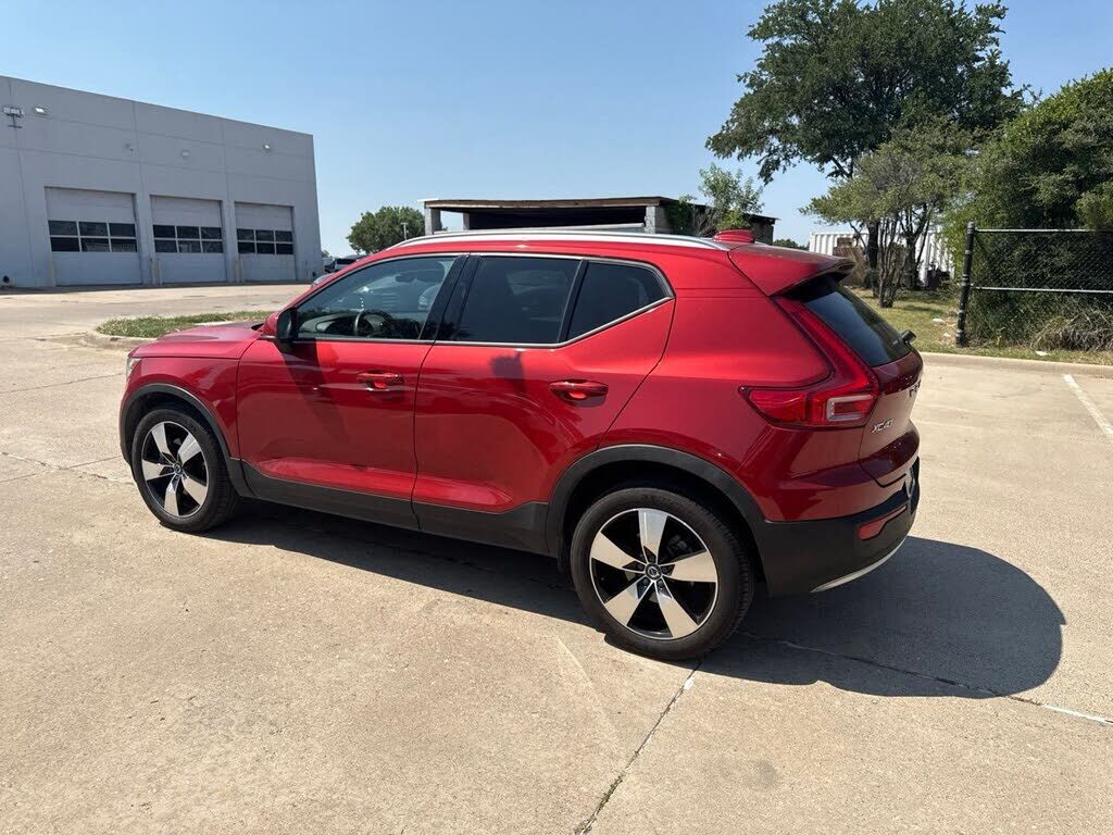 2020 VOLVO XC40