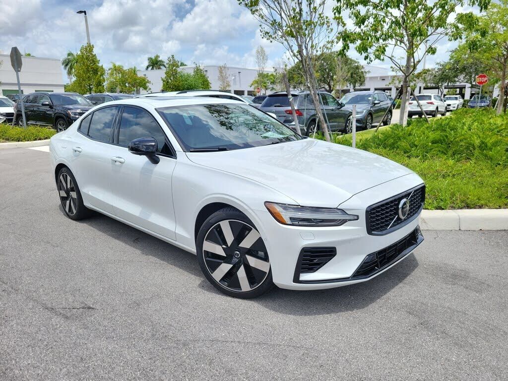 2024 VOLVO S60