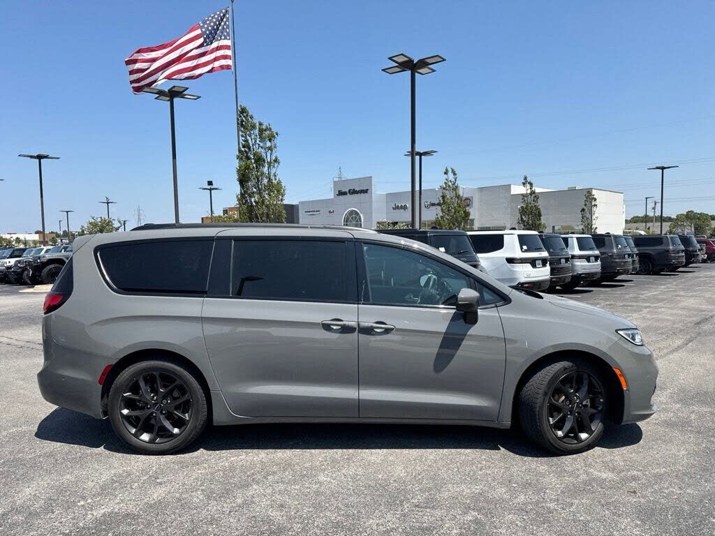 2023 CHRYSLER Pacifica
