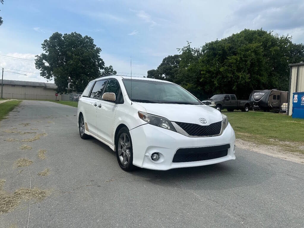 2014 TOYOTA Sienna