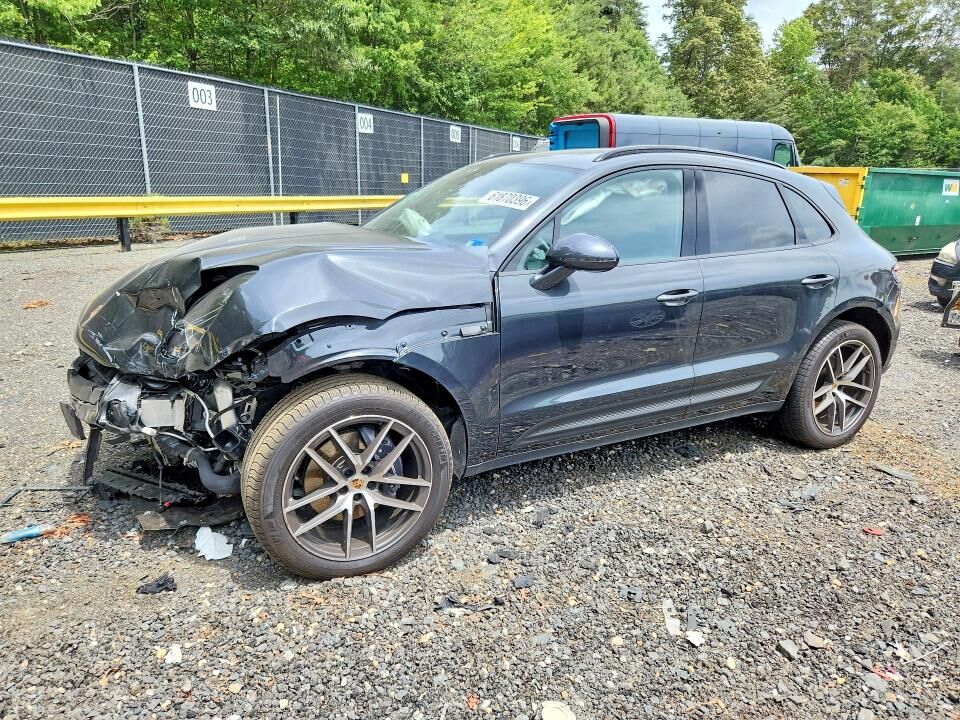 2024 PORSCHE Macan