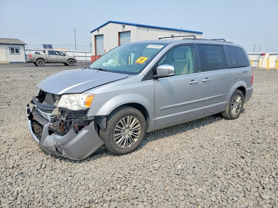2013 CHRYSLER Town and Country
