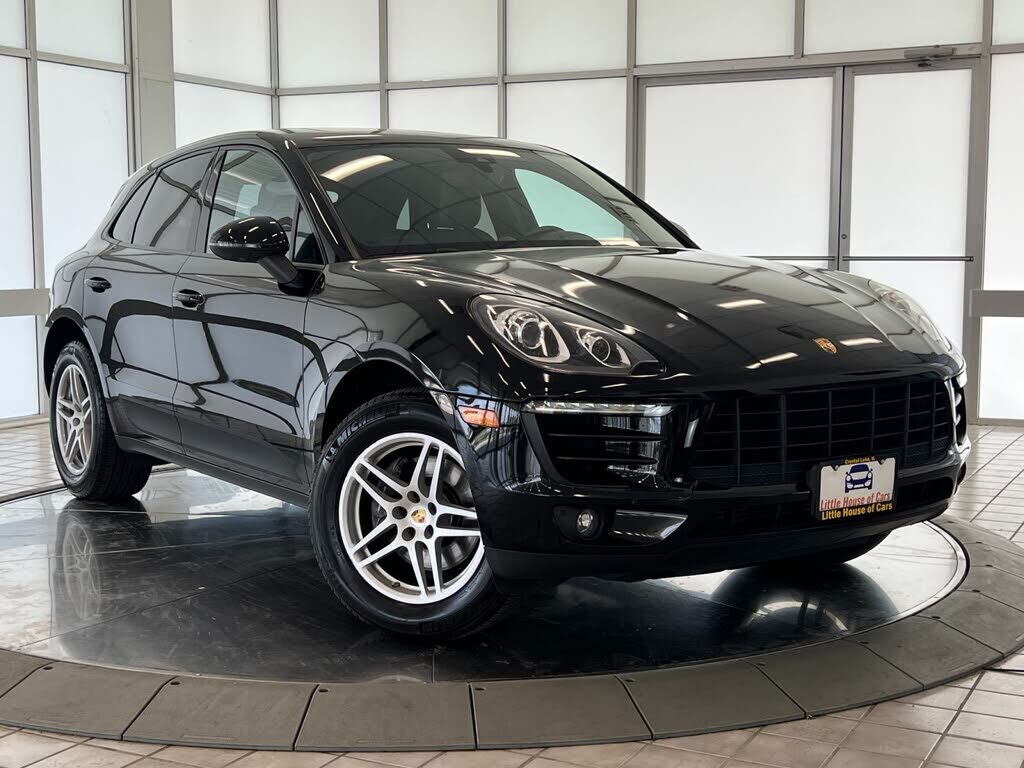 2017 PORSCHE Macan
