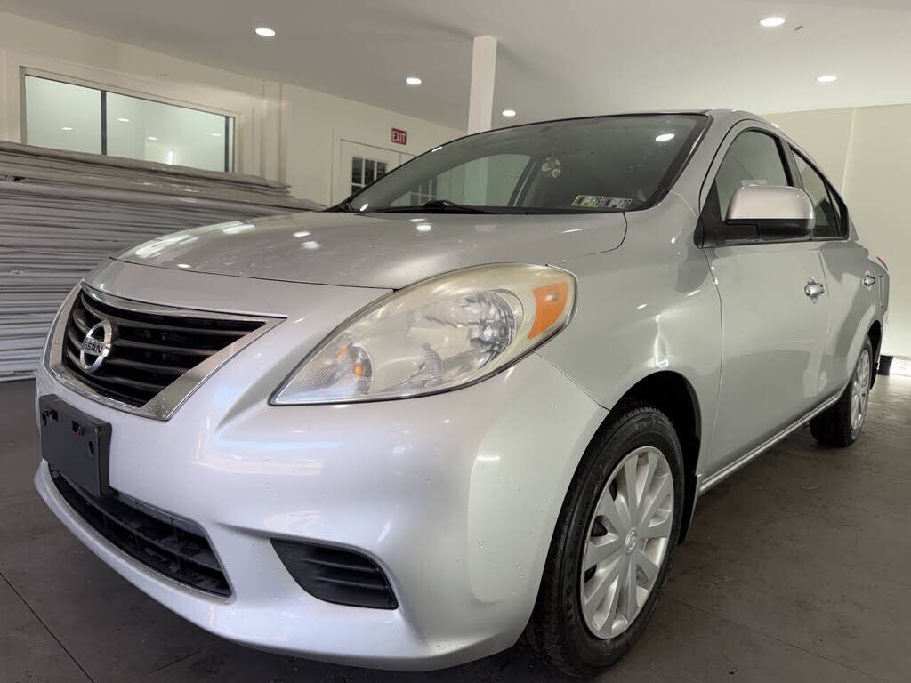 2012 NISSAN Versa