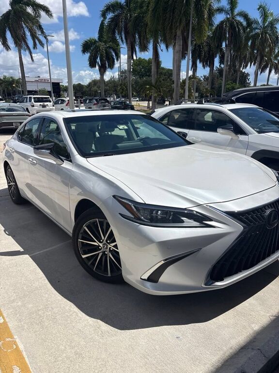 2024 LEXUS ES