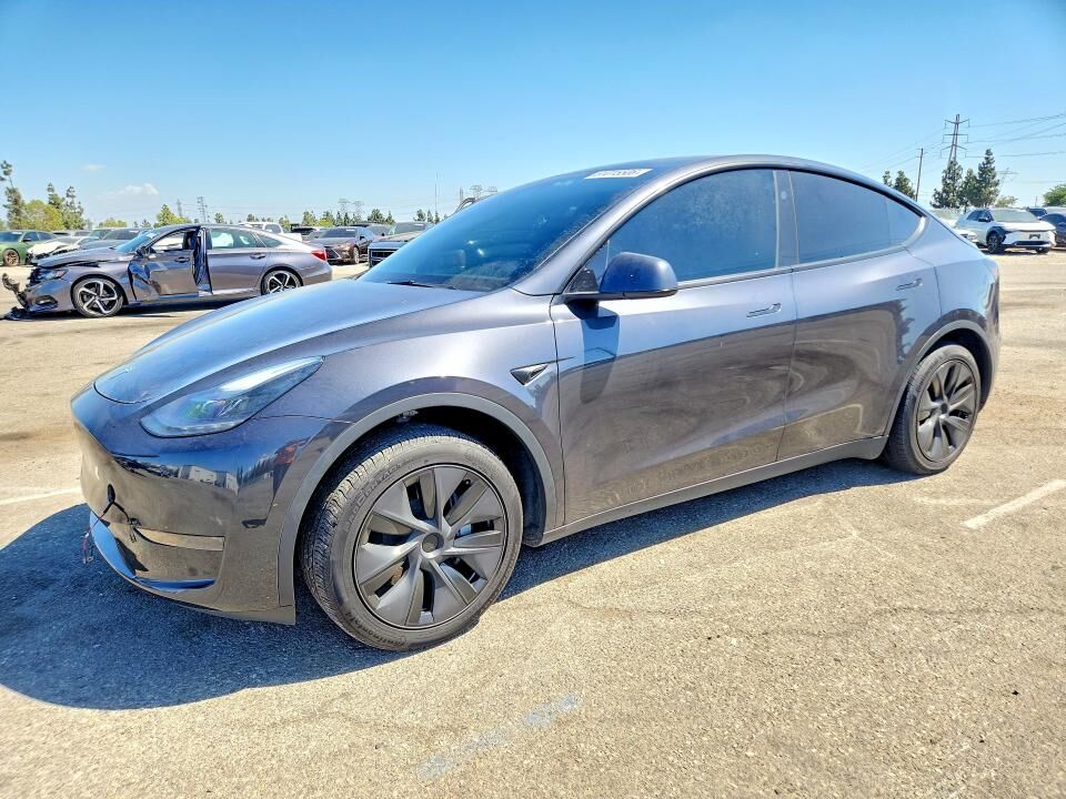 2025 TESLA Model Y