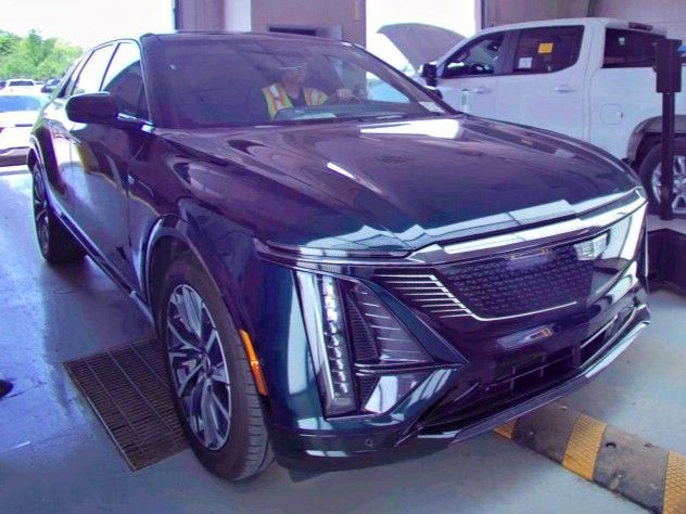 2024 CADILLAC Lyriq