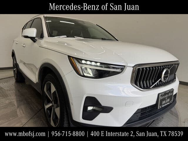 2023 VOLVO XC40