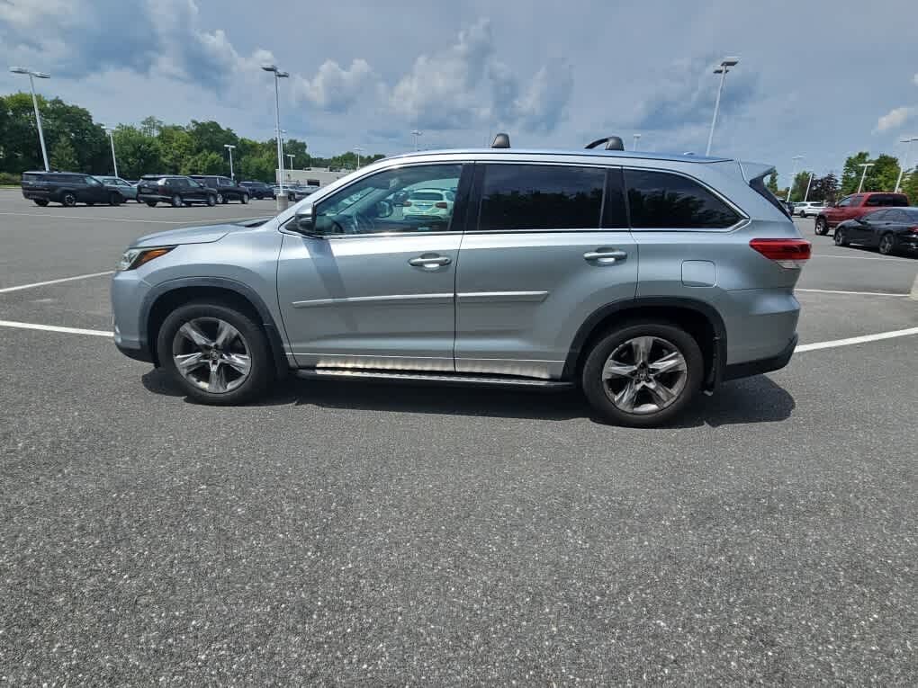 2019 TOYOTA Highlander