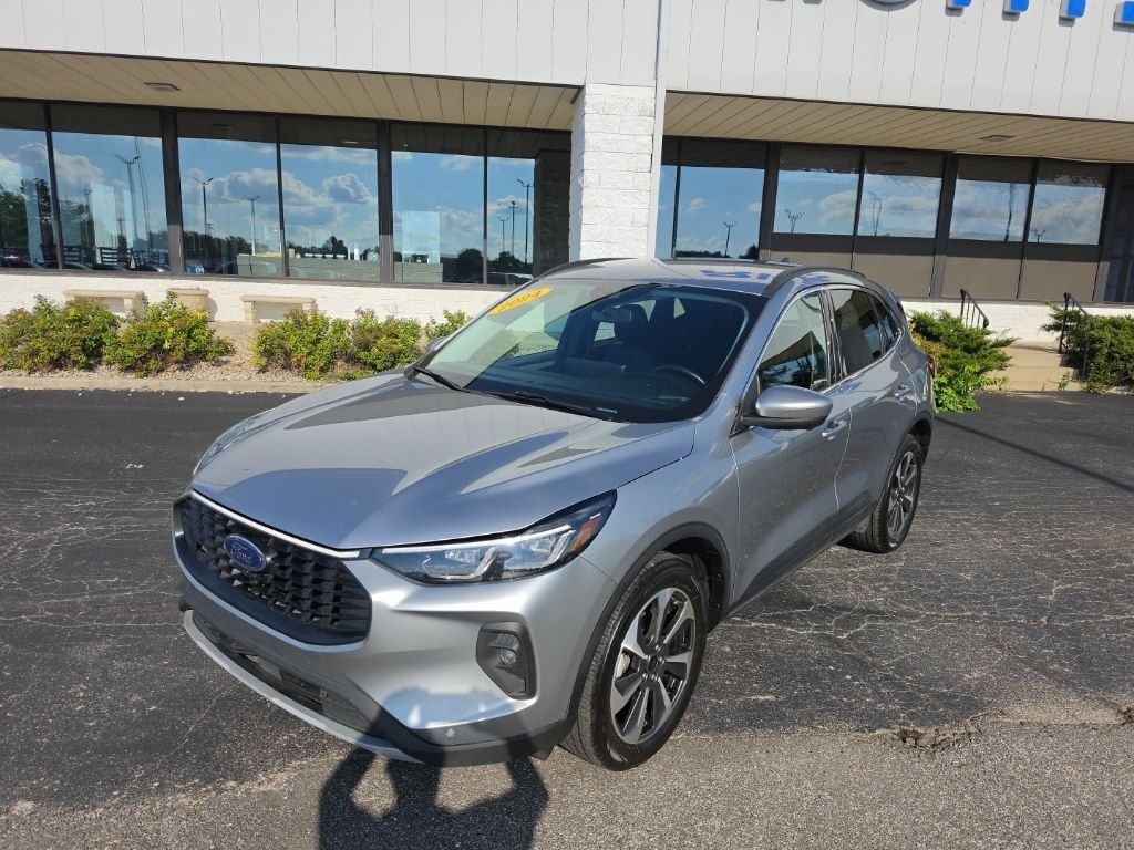2024 FORD Escape