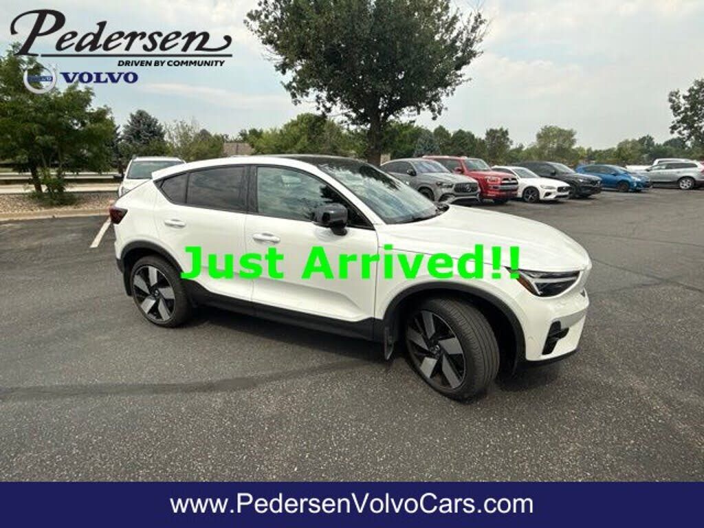 2023 VOLVO C40