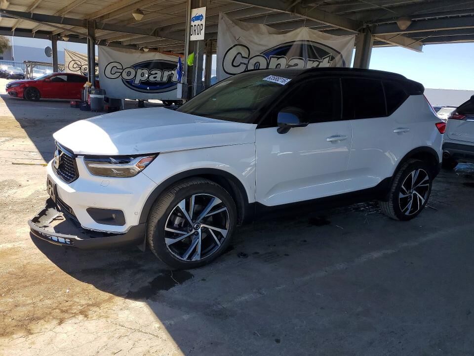 2019 VOLVO XC40