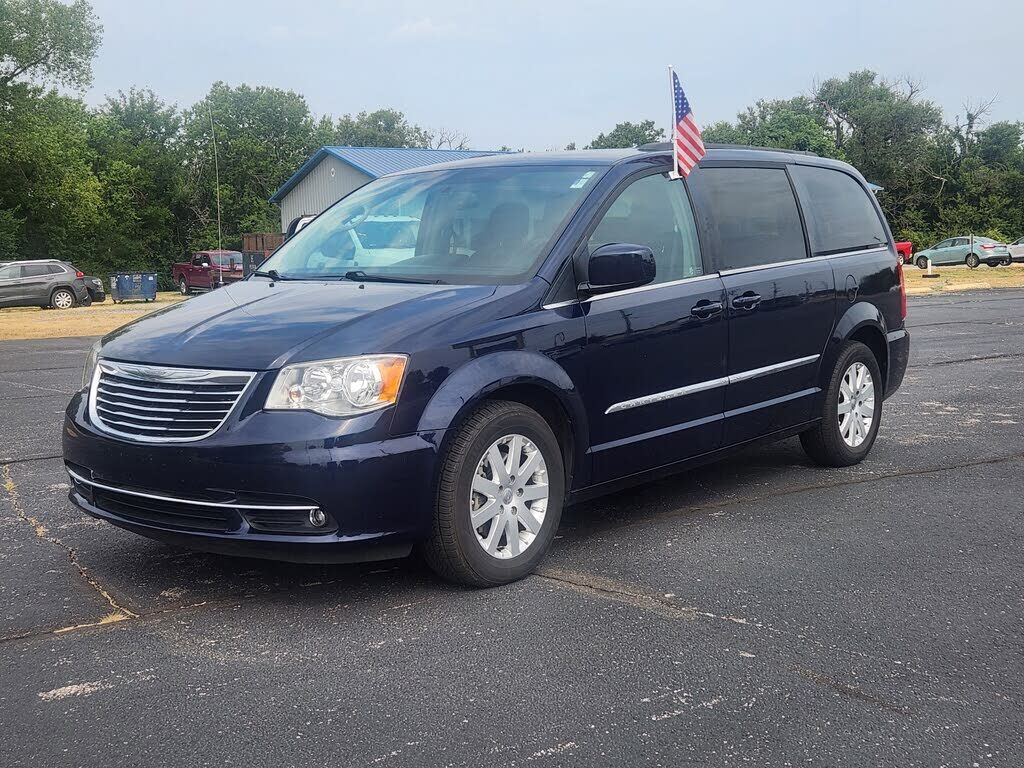 2016 CHRYSLER Town and Country