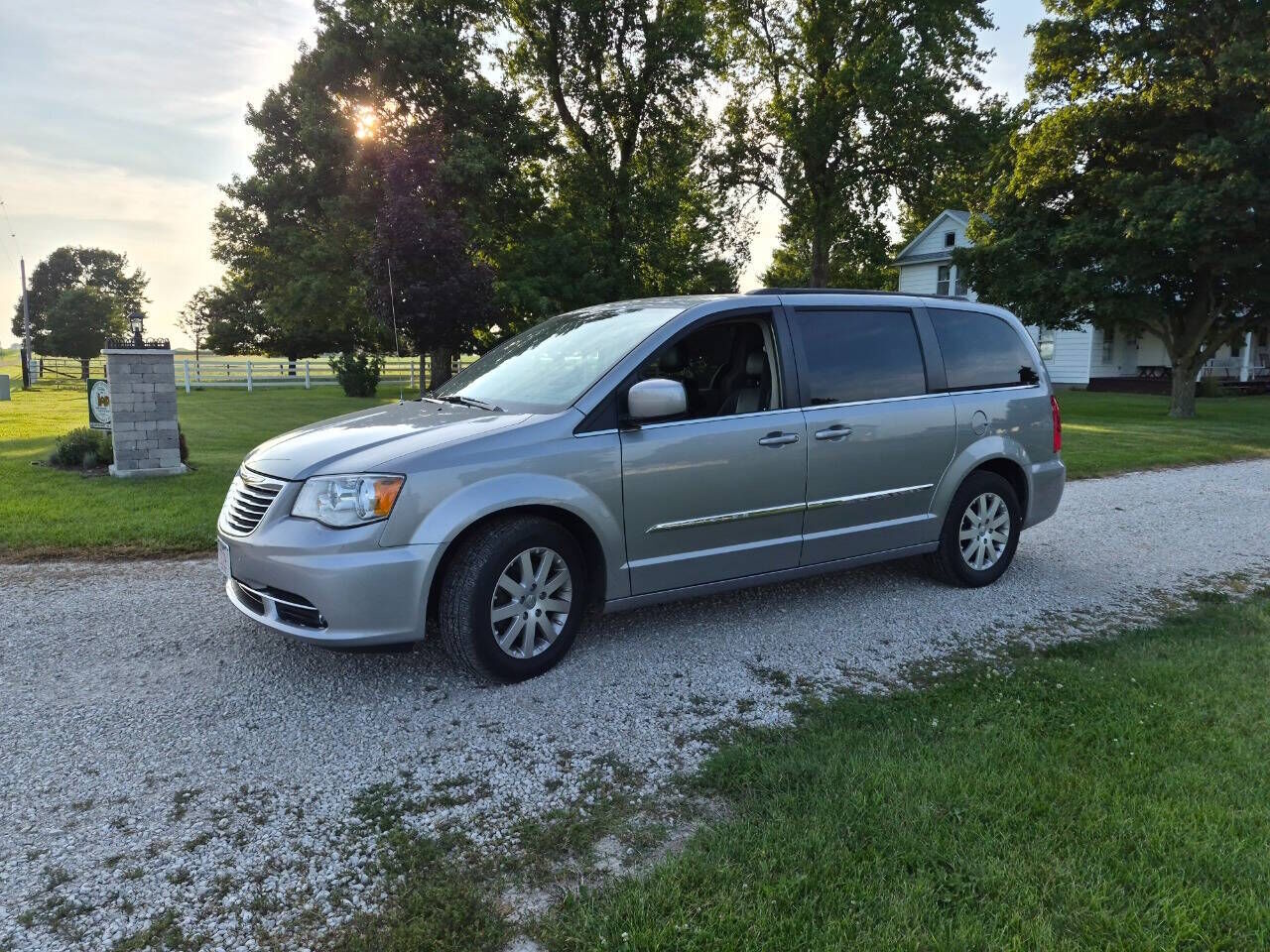 2016 CHRYSLER Town and Country