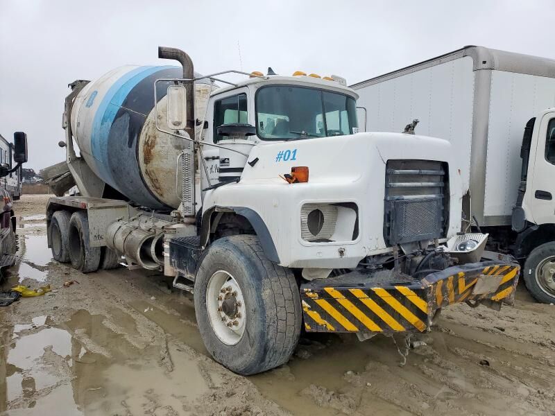 2005 MACK DM