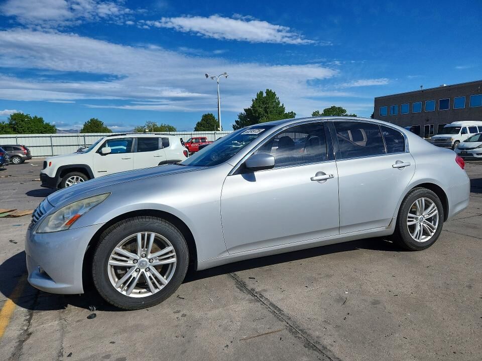 2013 INFINITI G37