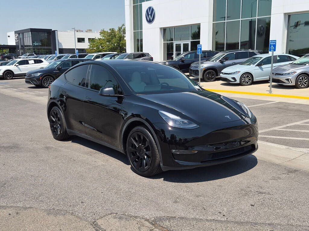 2024 TESLA Model Y
