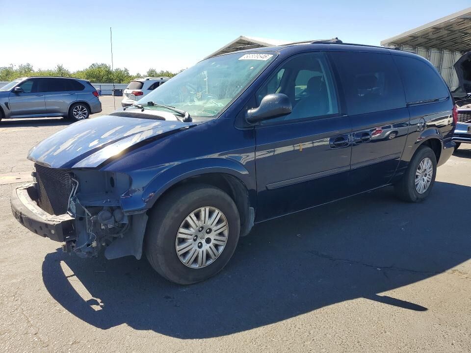 2005 CHRYSLER Town and Country