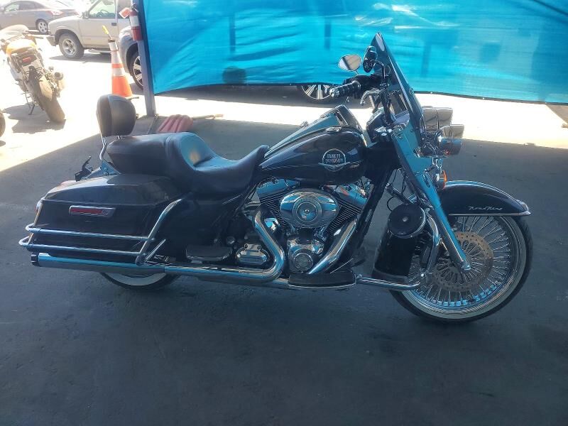 2010 HARLEY DAVIDSON FLHRC / Road King Classic