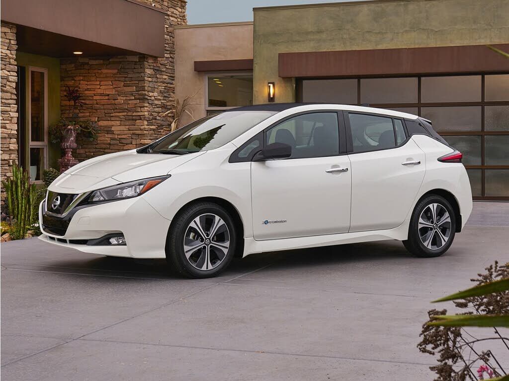 2022 NISSAN Leaf