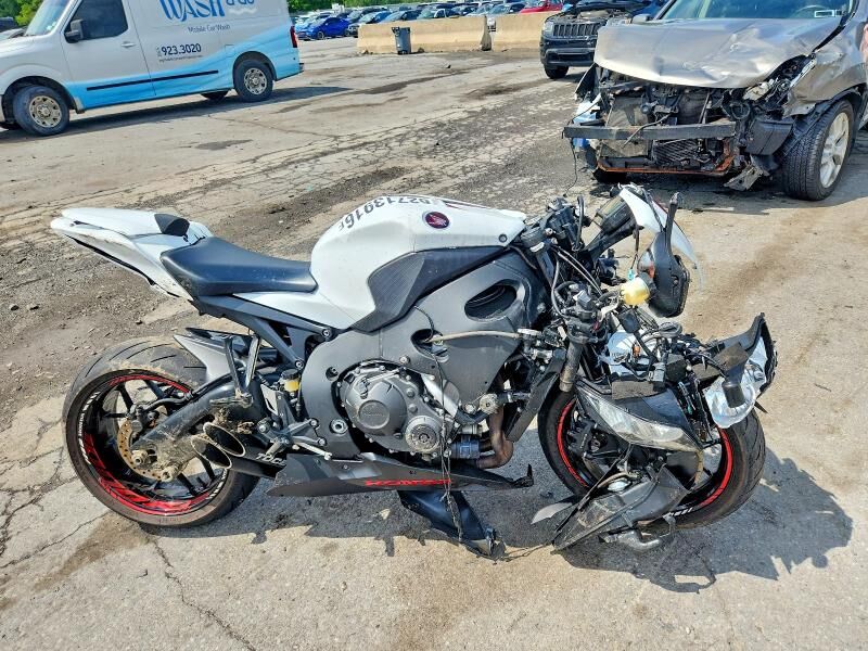 2014 HONDA CB