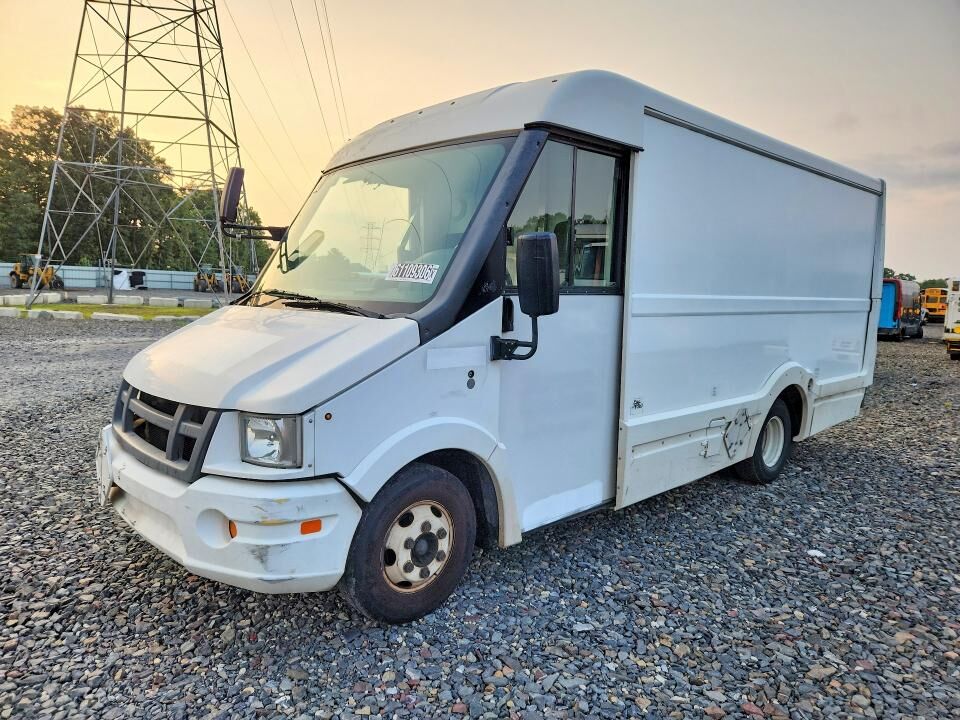 2017 ISUZU REACH