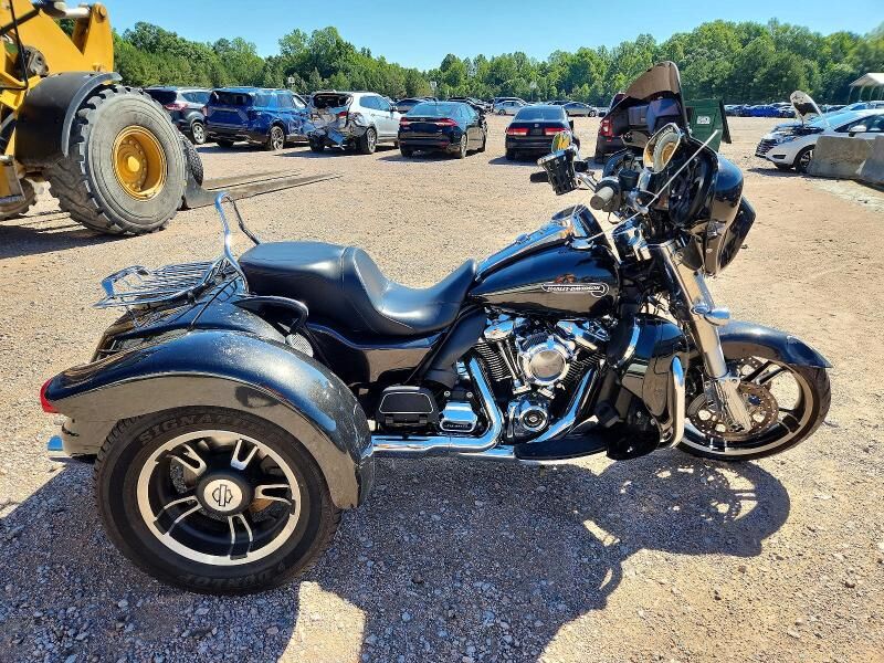 2017 HARLEY DAVIDSON FLRT / Freewheeler