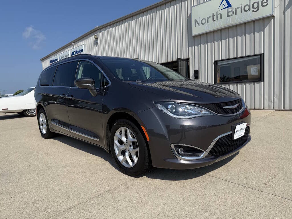 2017 CHRYSLER Pacifica