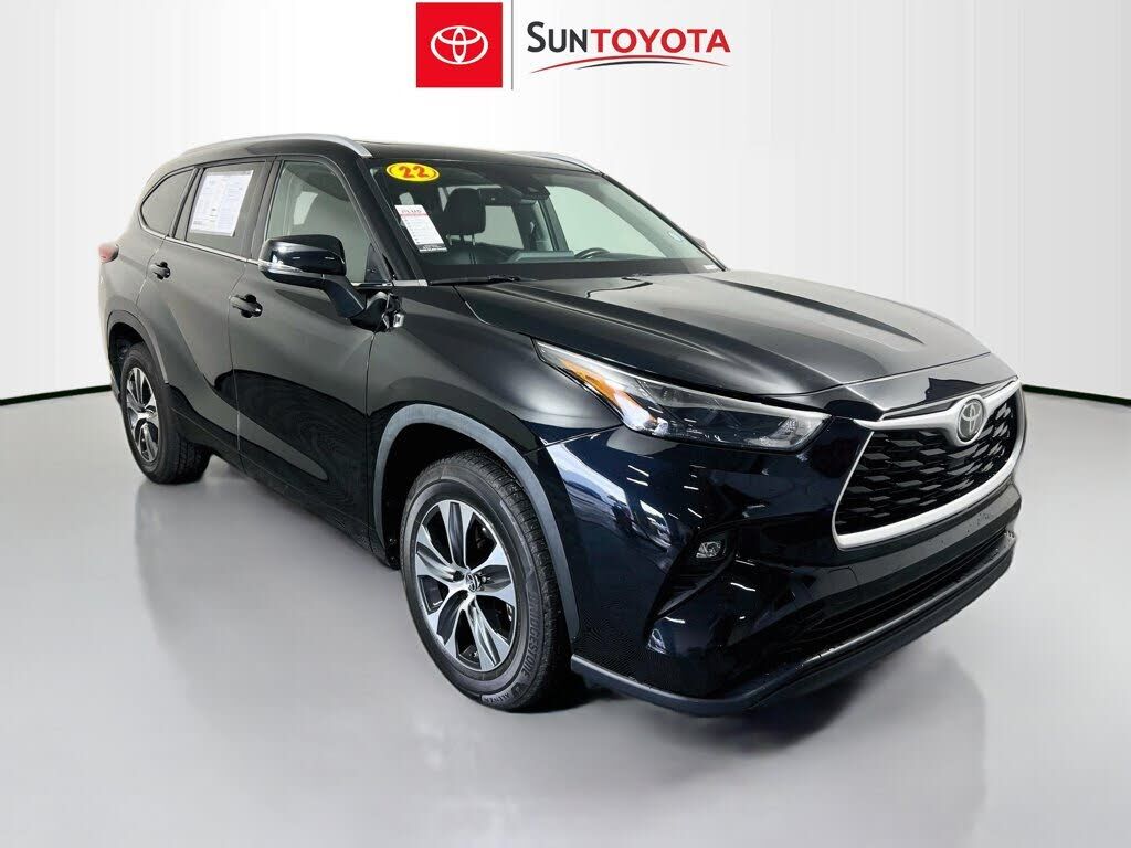 2022 TOYOTA Highlander
