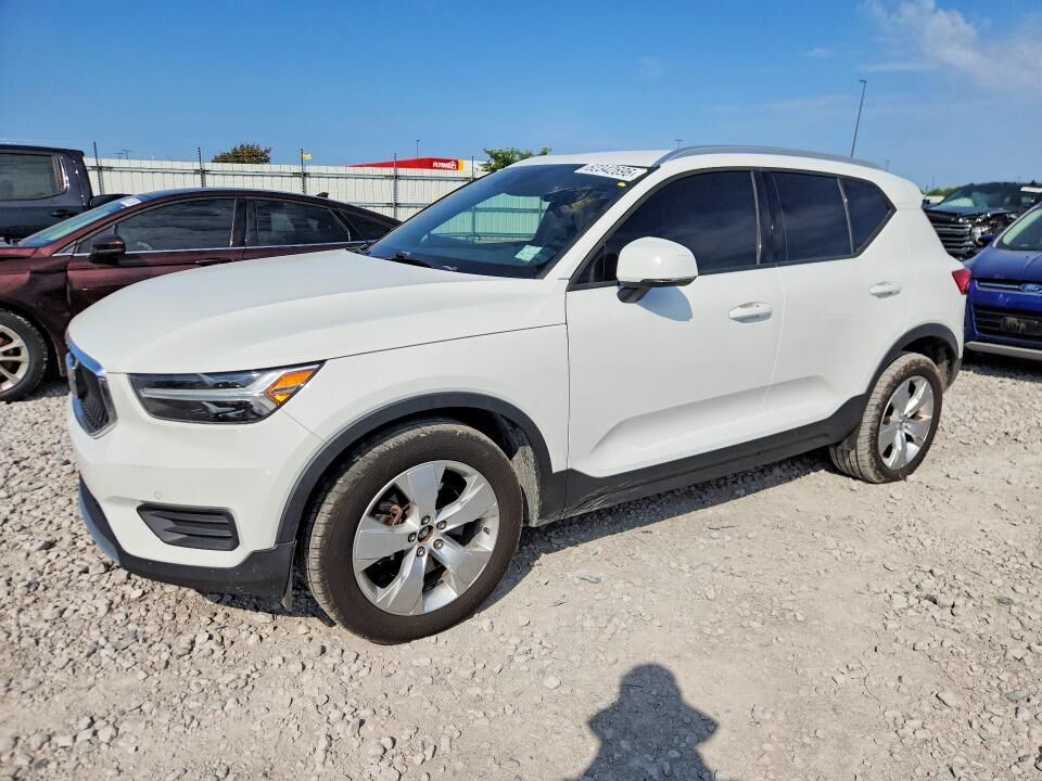 2020 VOLVO XC40