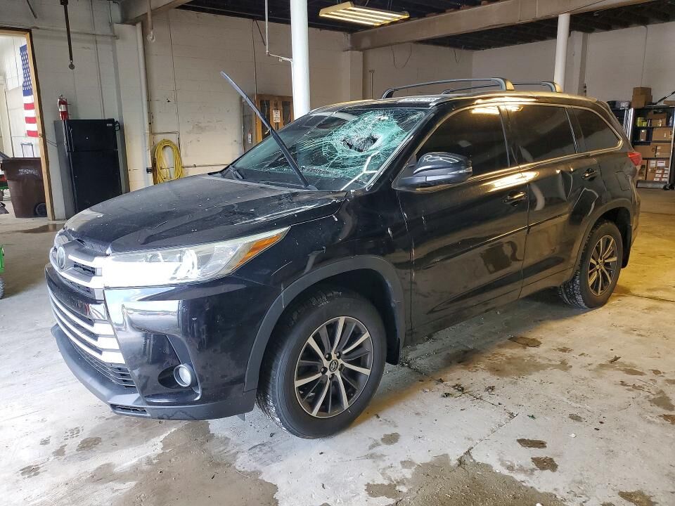 2018 TOYOTA Highlander