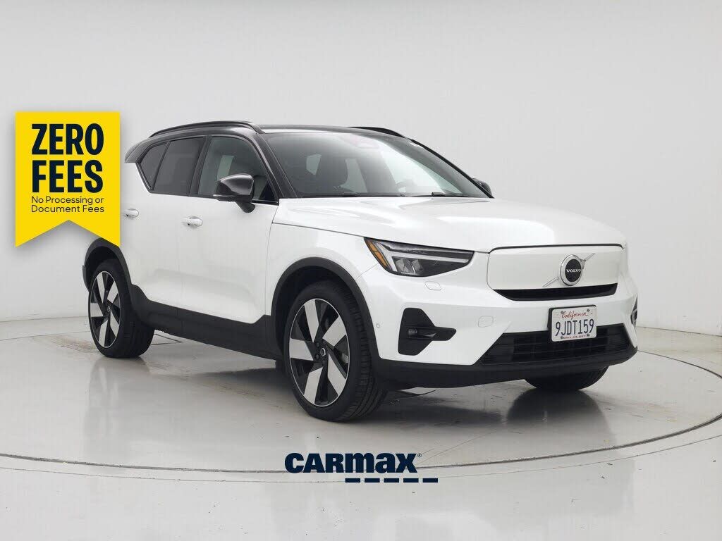 2023 VOLVO XC40