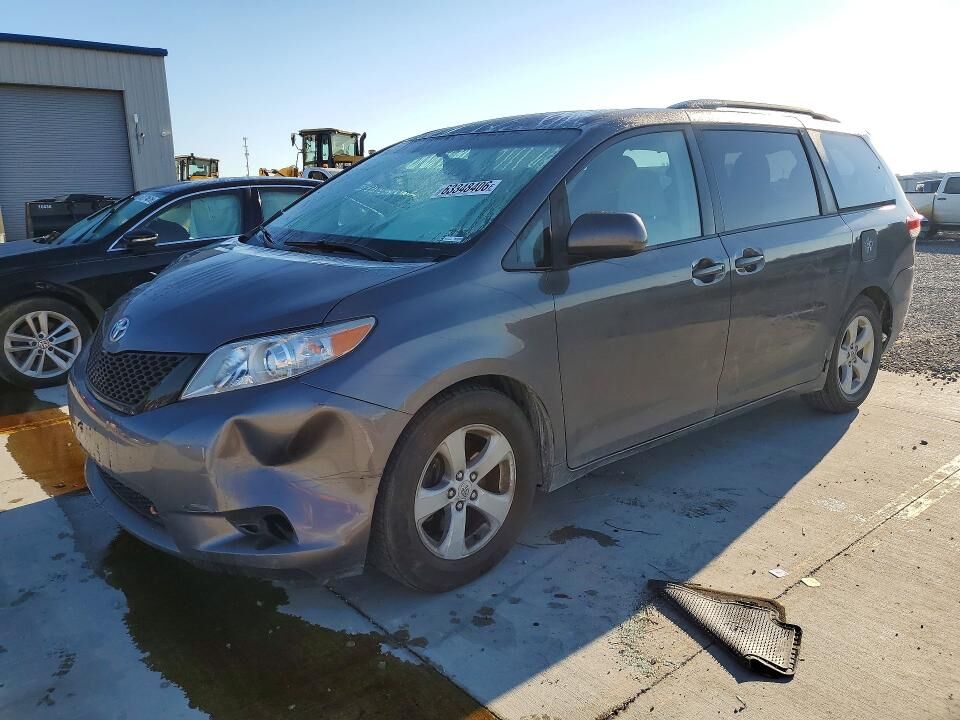 2014 TOYOTA Sienna