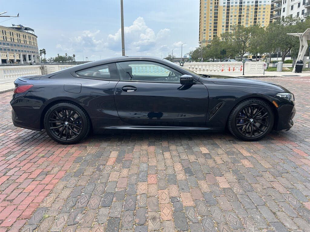 2022 BMW M8