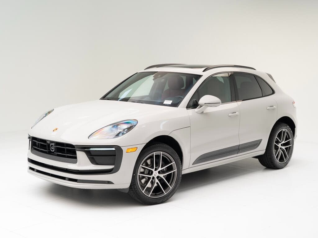2026 PORSCHE Macan