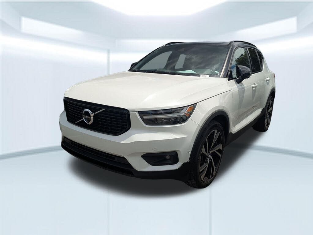 2022 VOLVO XC40