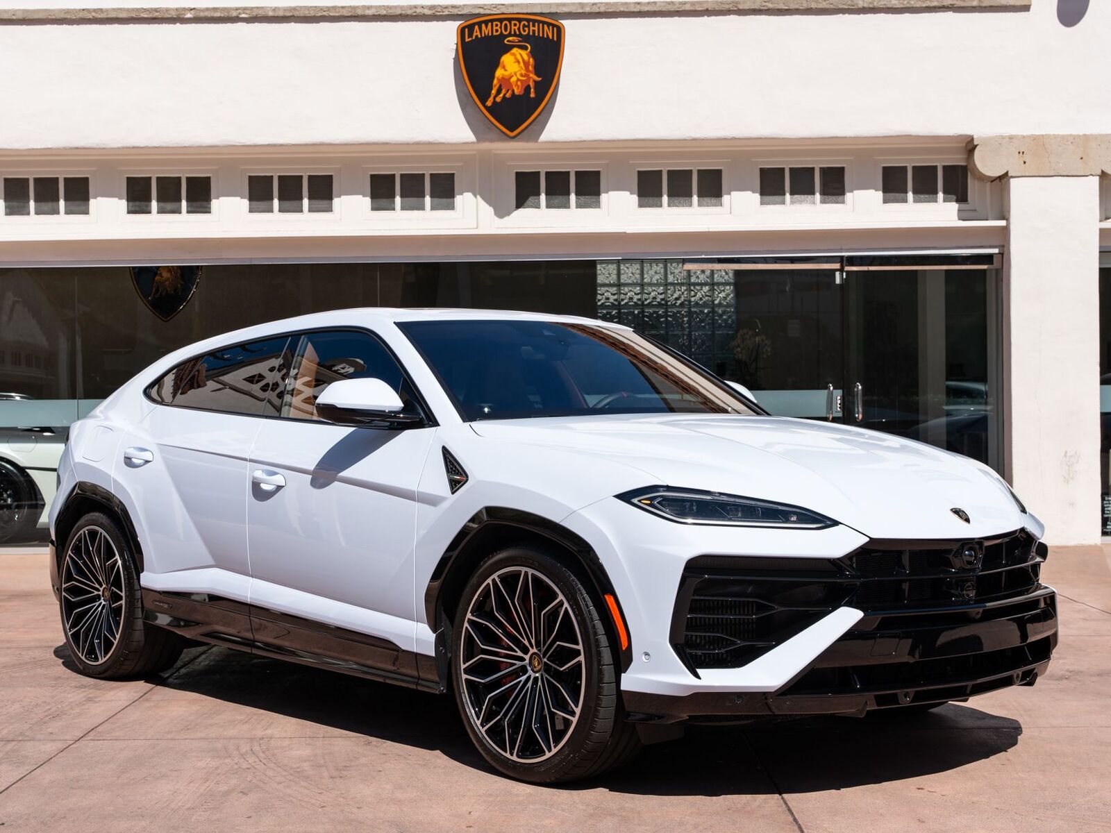 2026 LAMBORGHINI URUS
