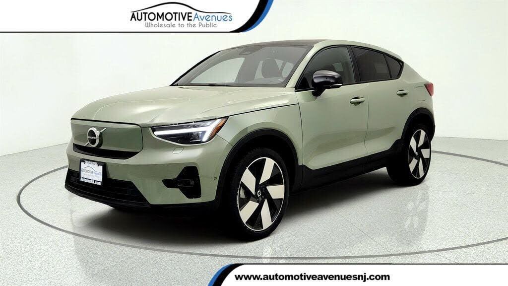 2023 VOLVO C40