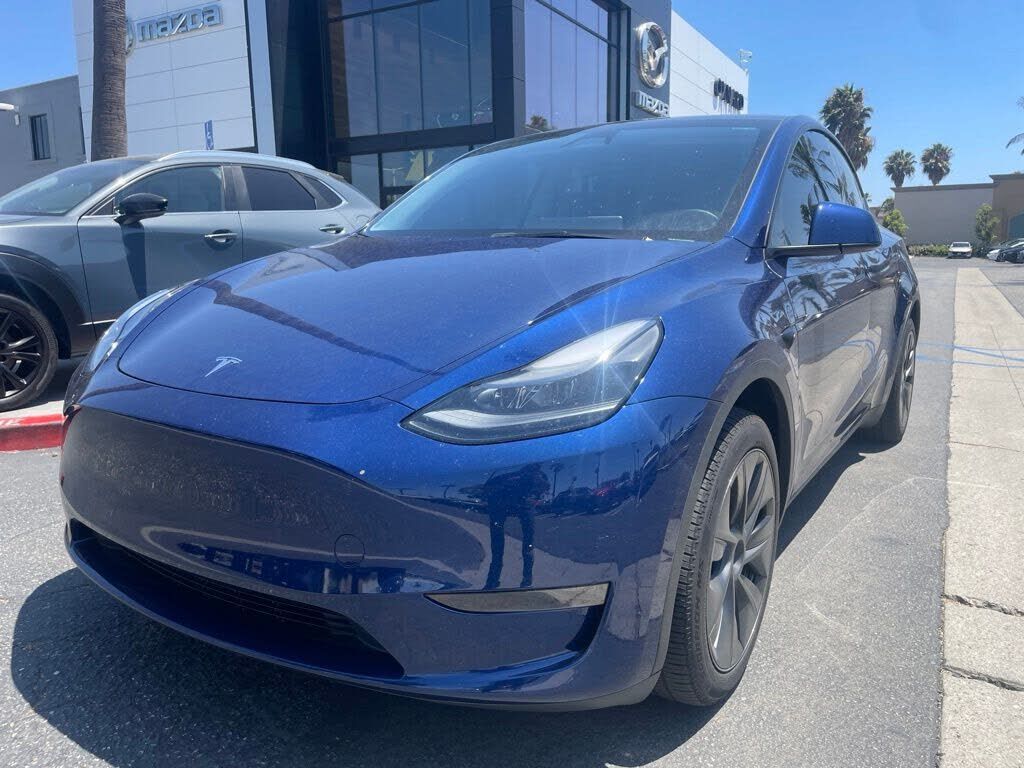 2024 TESLA Model Y