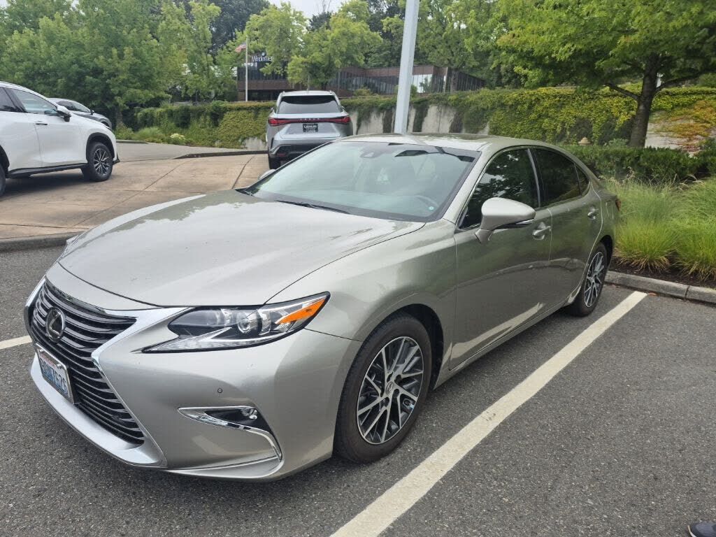2016 LEXUS ES