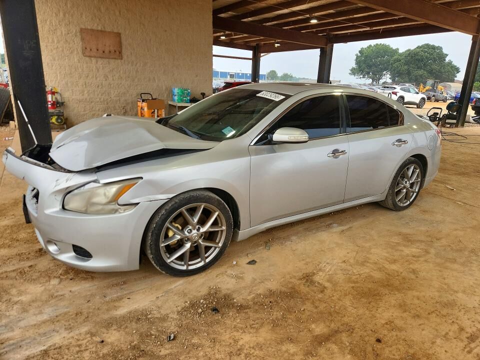 2010 NISSAN Maxima
