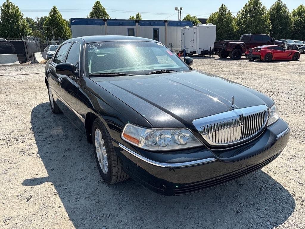 2010 LINCOLN Town Car