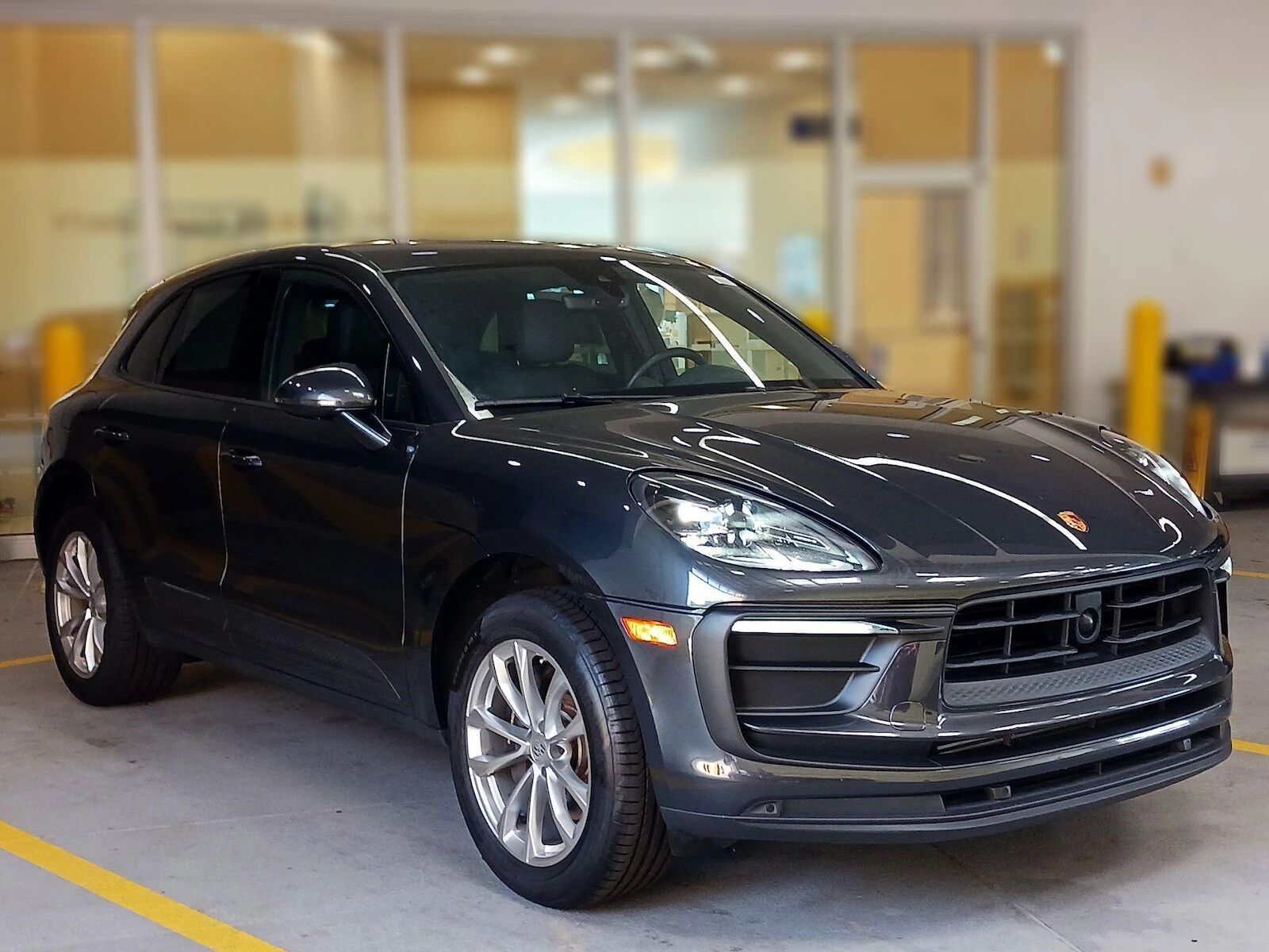 2023 PORSCHE Macan